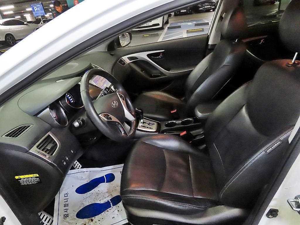 HYUNDAI Avante - Vista 6