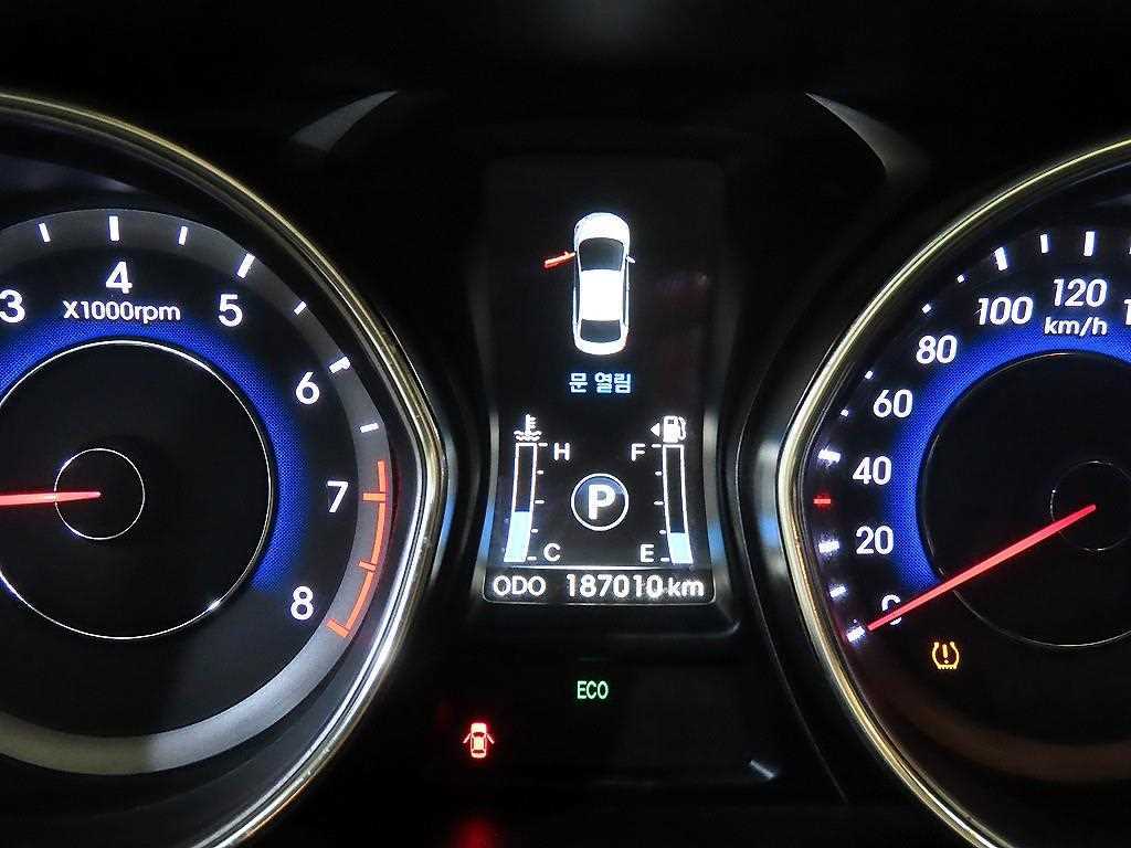 HYUNDAI Avante - Vista 9