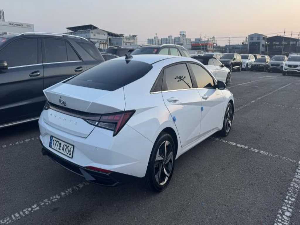 HYUNDAI Avante - Vista 6