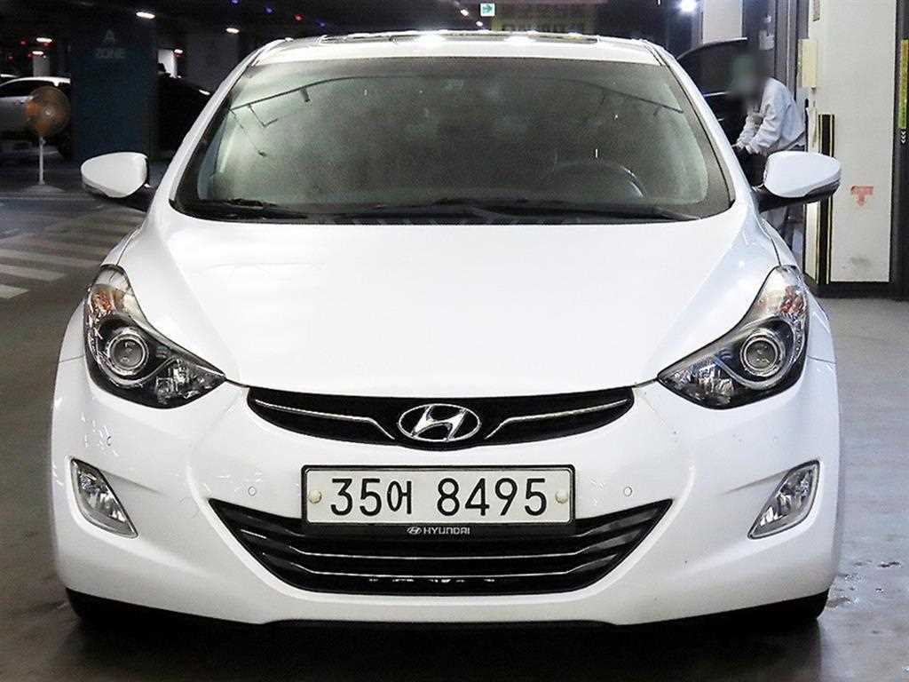 HYUNDAI Avante - Vista 2