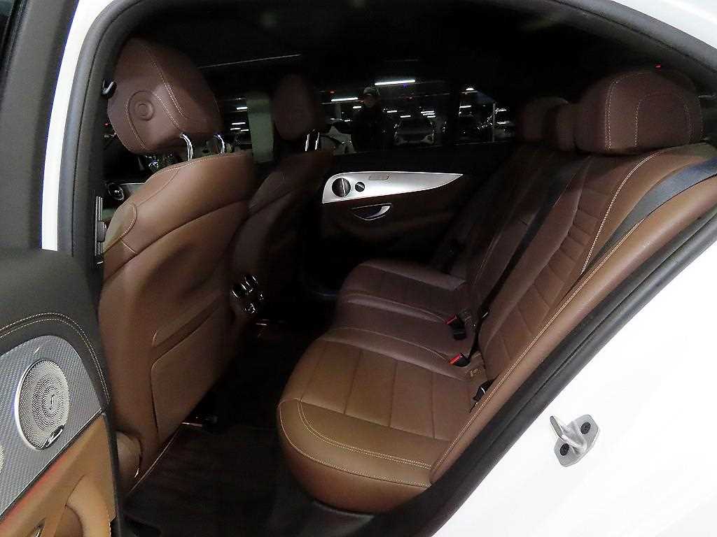 Mercedes Benz E class - Vista 7