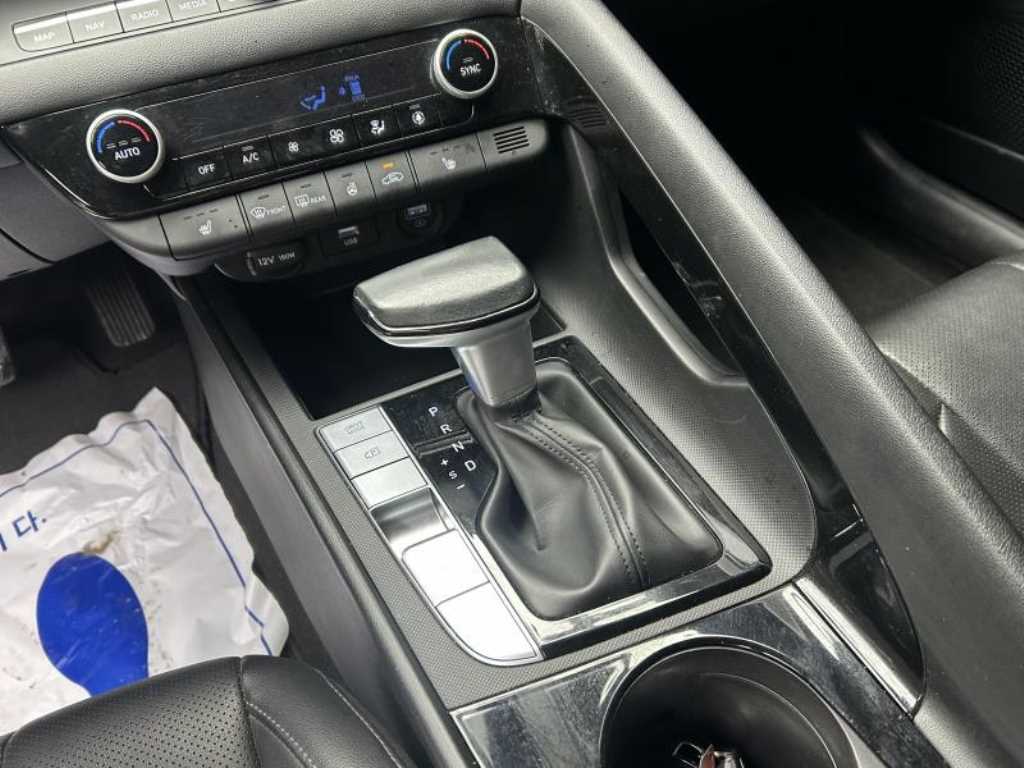 HYUNDAI Avante - Vista 9