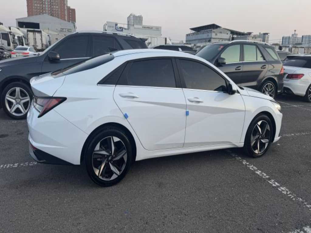 HYUNDAI Avante - Vista 4