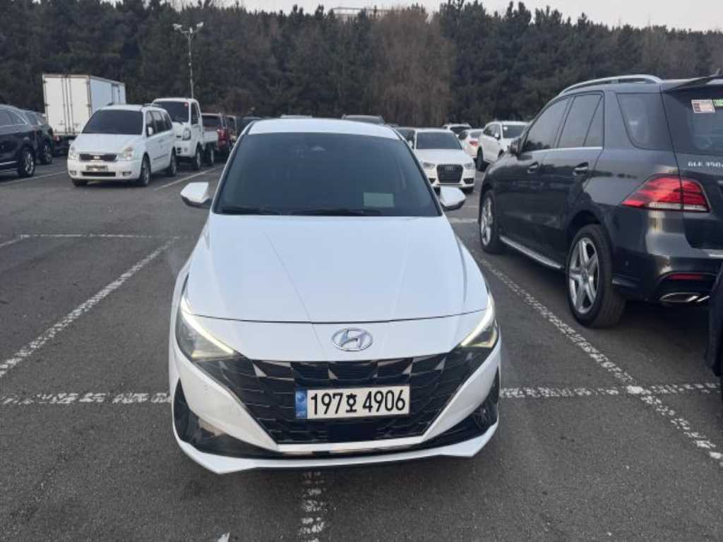 HYUNDAI Avante - Vista 2