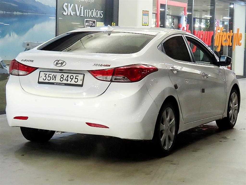 HYUNDAI Avante - Vista 4