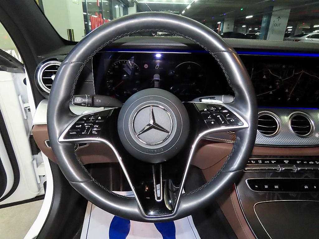 Mercedes Benz E class - Vista 8