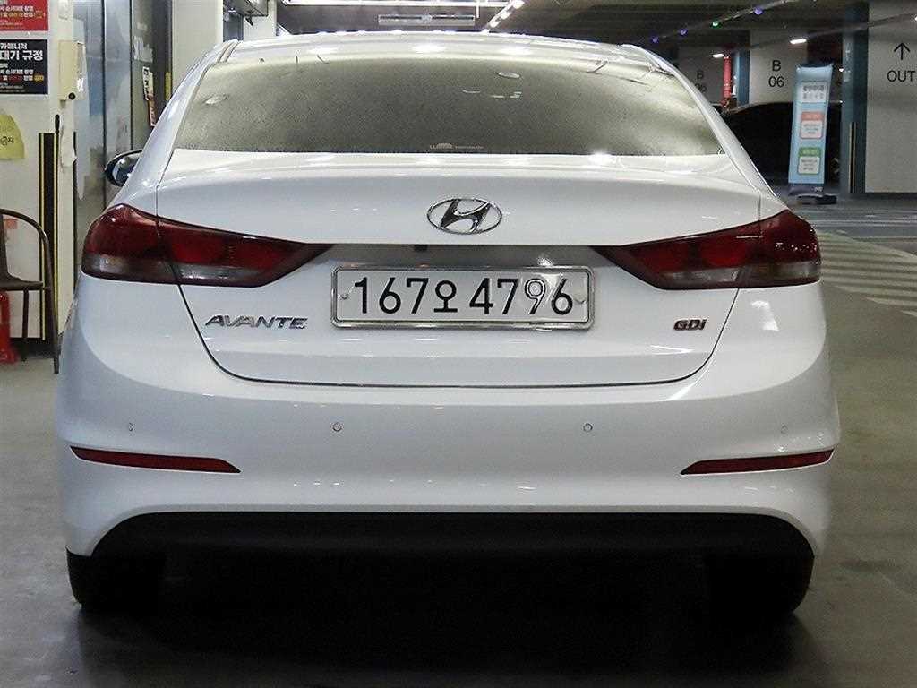 HYUNDAI Avante - Vista 5