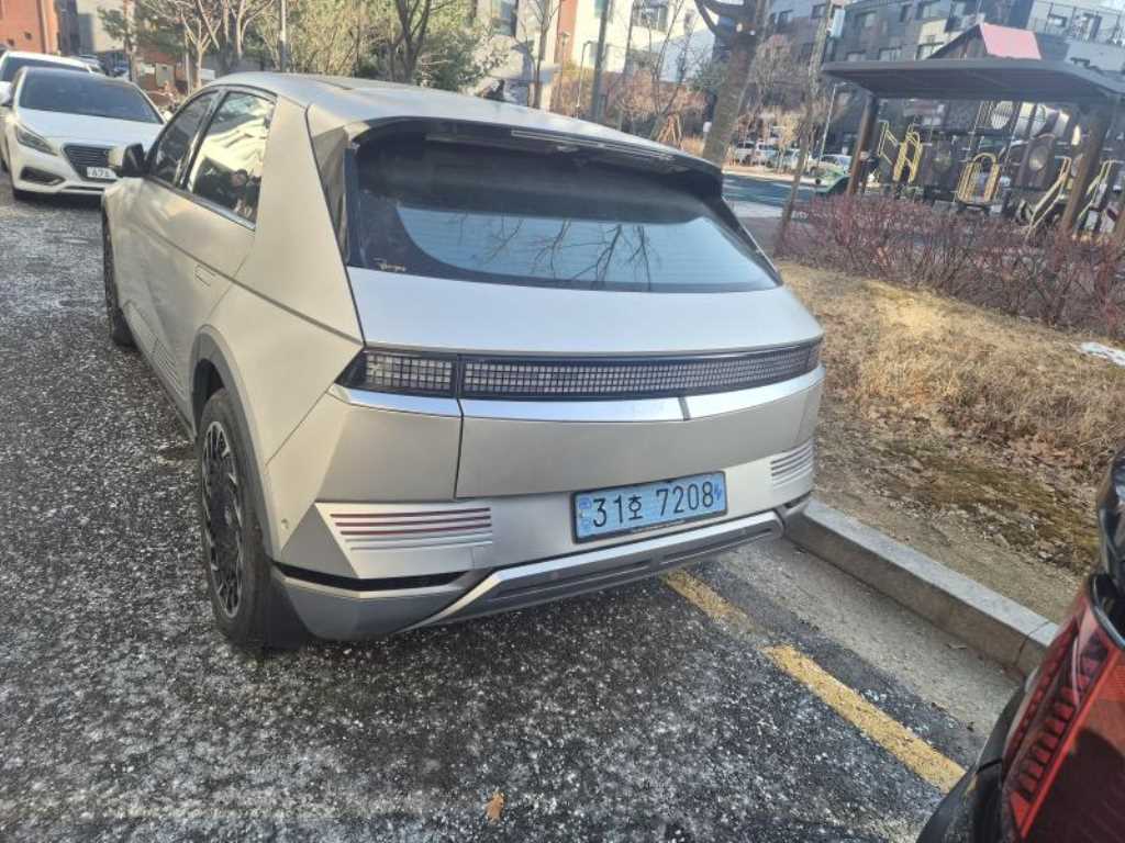 HYUNDAI Ioniq 5 - Vista 4