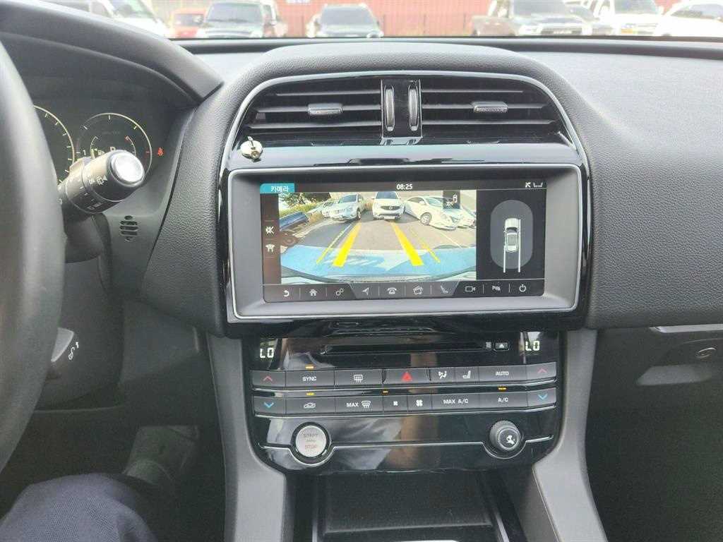 Jaguar F-PACE - Vista 9