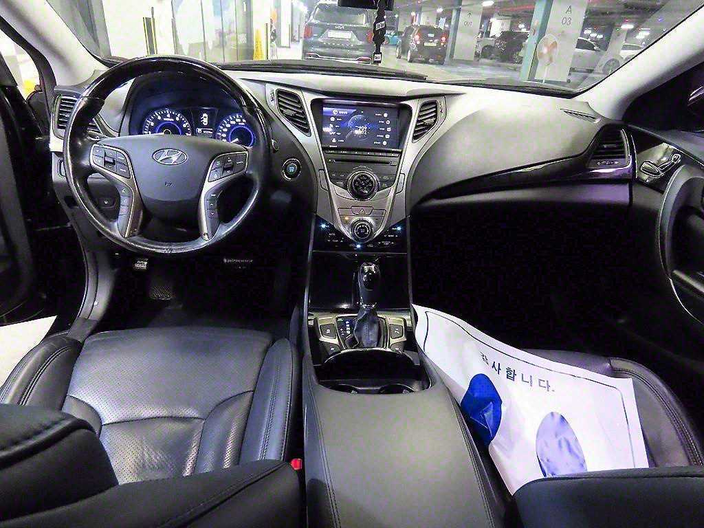 HYUNDAI Grandeur - Vista 9