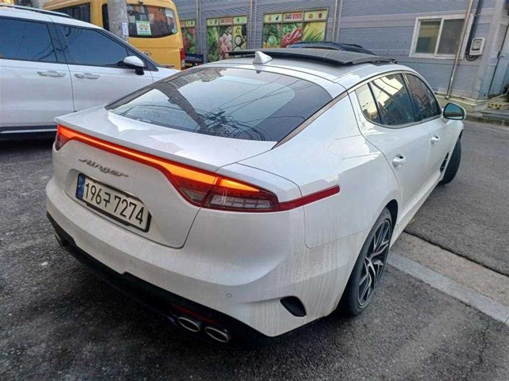KIA Stinger - Vista 4