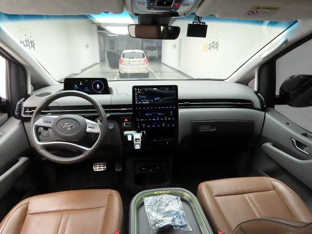 HYUNDAI Staria - Vista 6