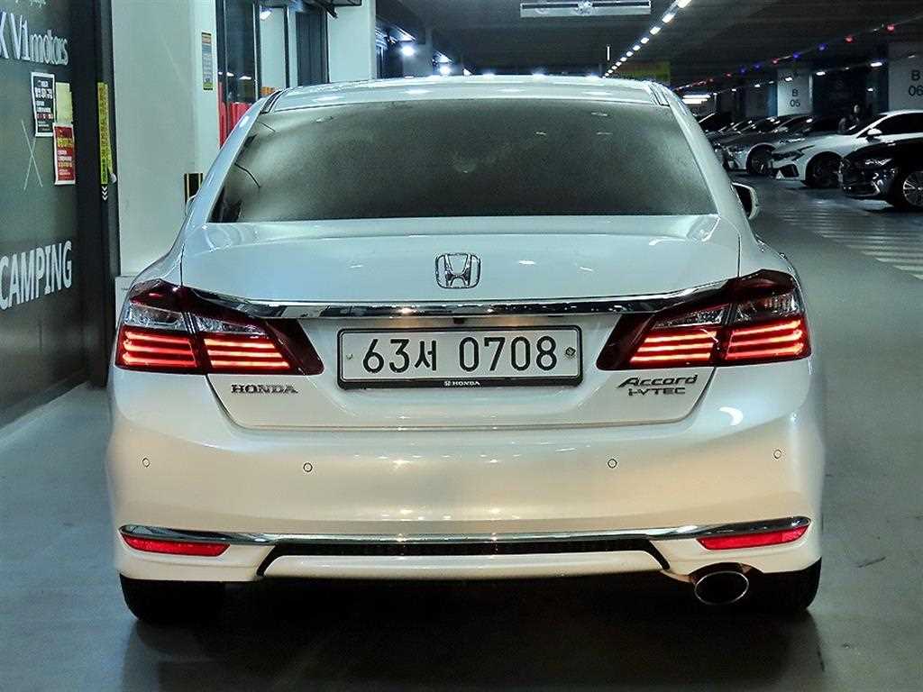 Honda Accord - Vista 5