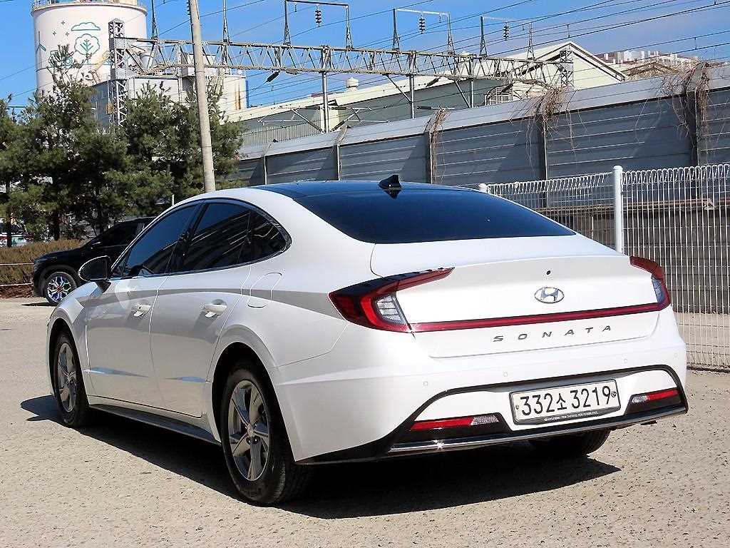 HYUNDAI Sonata - Vista 3