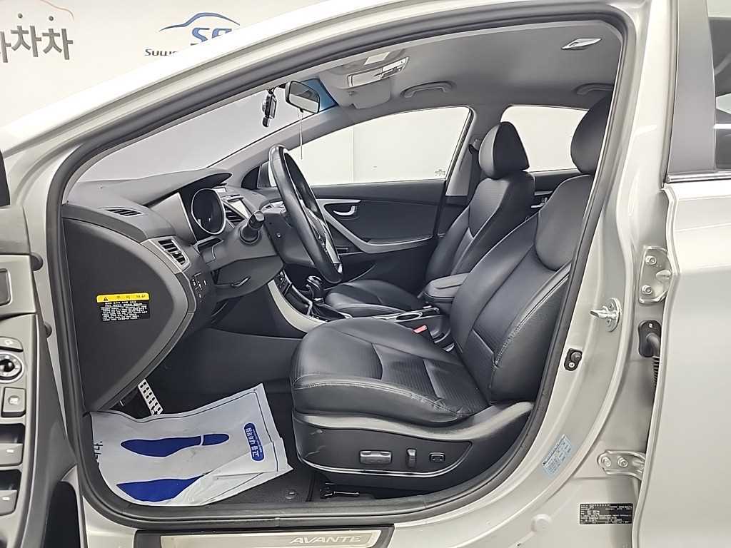 HYUNDAI Avante - Vista 11