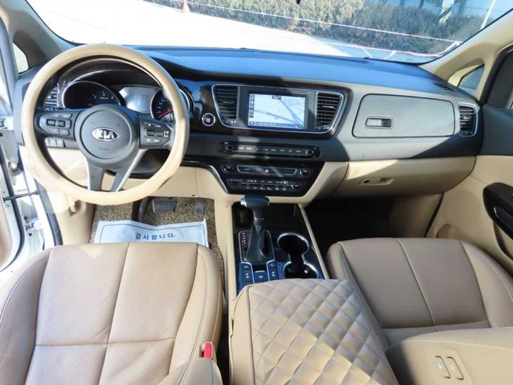 KIA Carnival - Vista 9