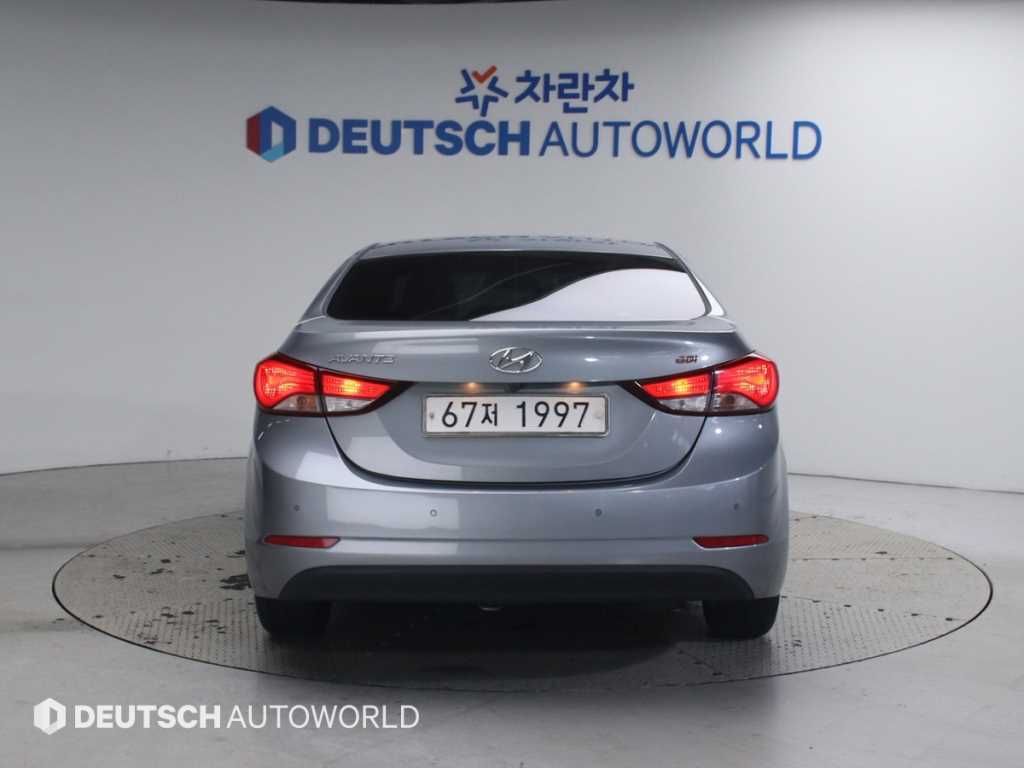 HYUNDAI Avante - Vista 4