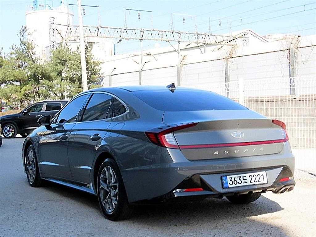 HYUNDAI Sonata - Vista 3