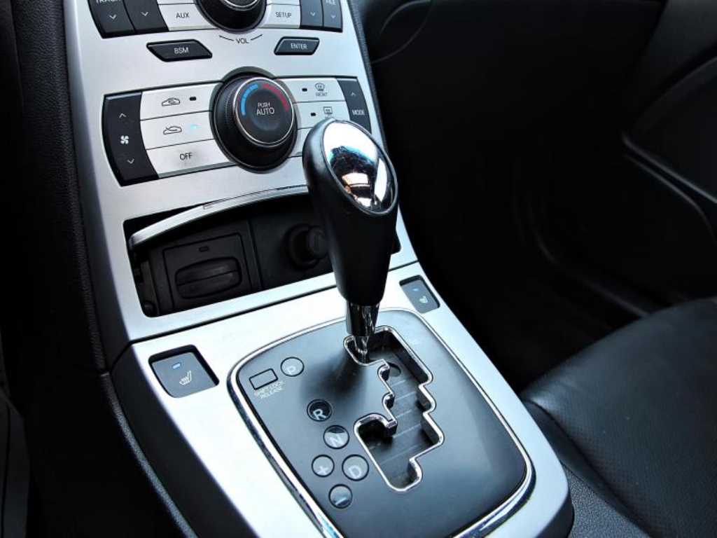 HYUNDAI Genesis - Vista 10