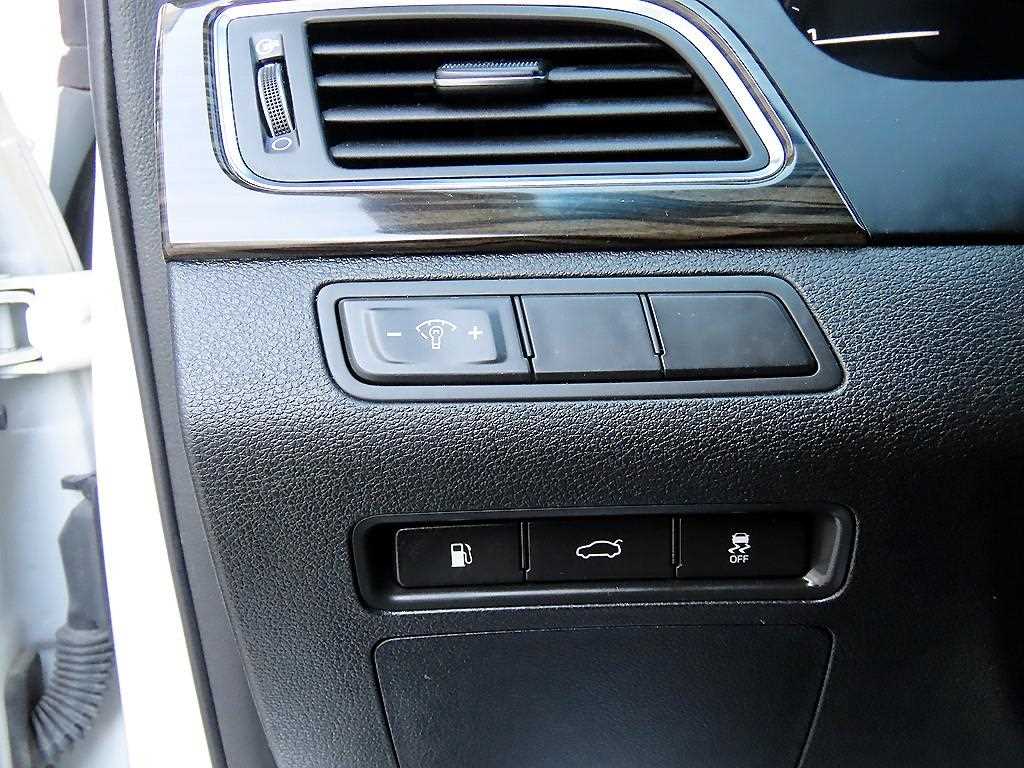 HYUNDAI Sonata - Vista 12