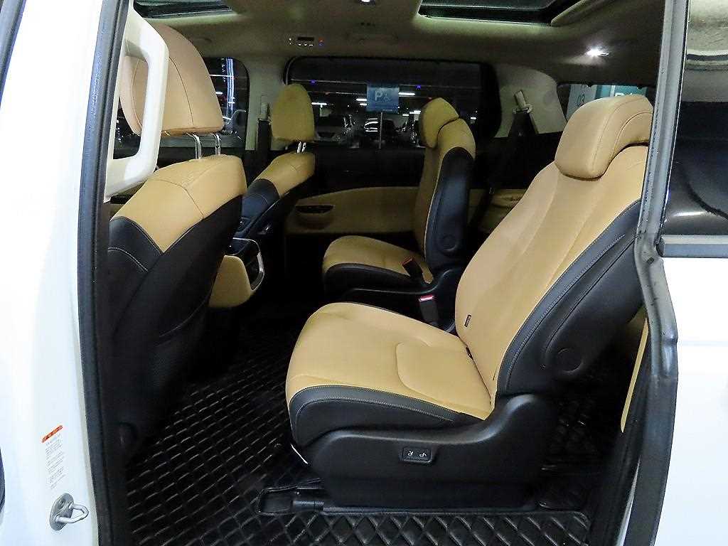 KIA Carnival - Vista 7