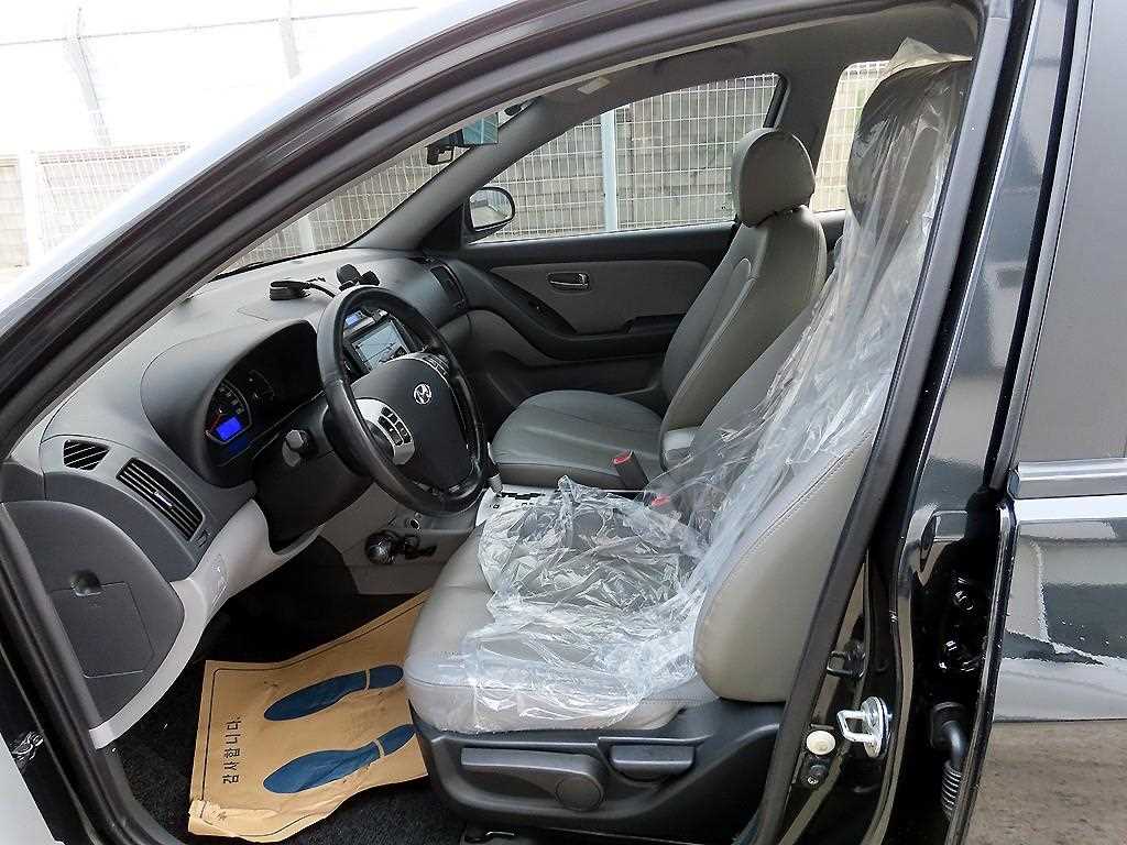 HYUNDAI Avante - Vista 5