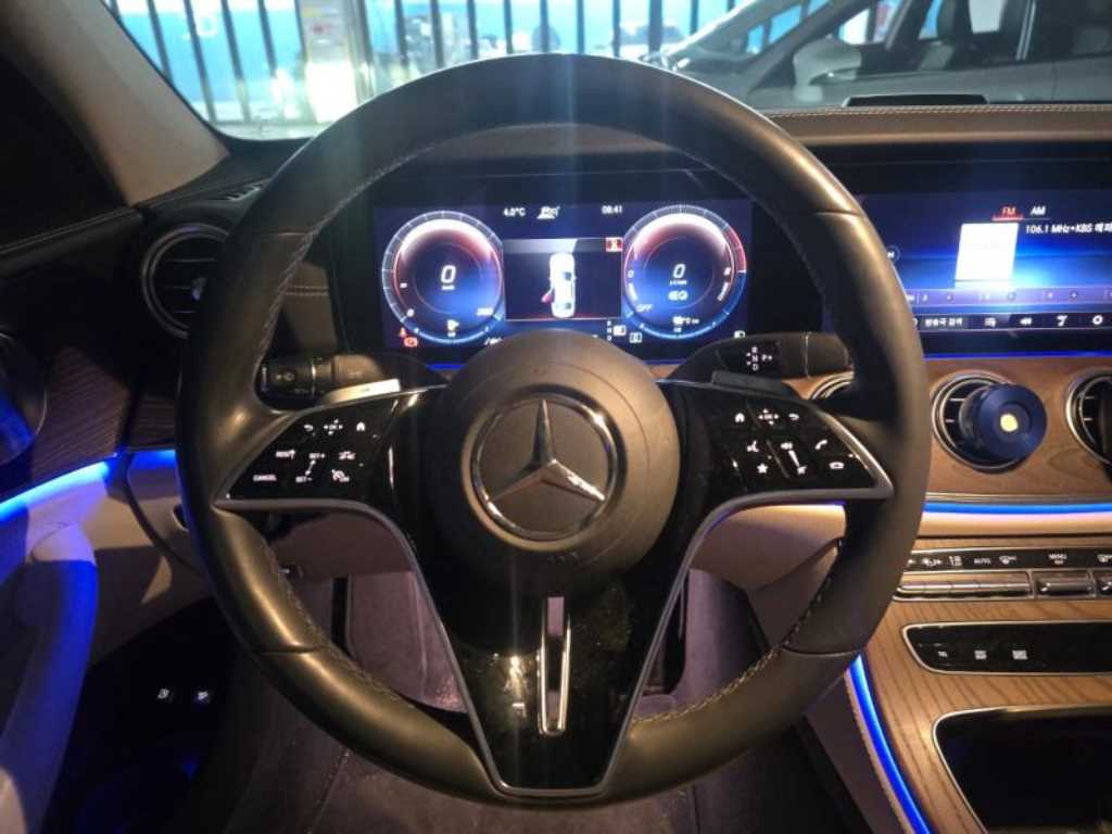 Mercedes Benz E class - Vista 2