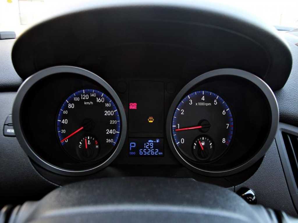 HYUNDAI Genesis - Vista 9