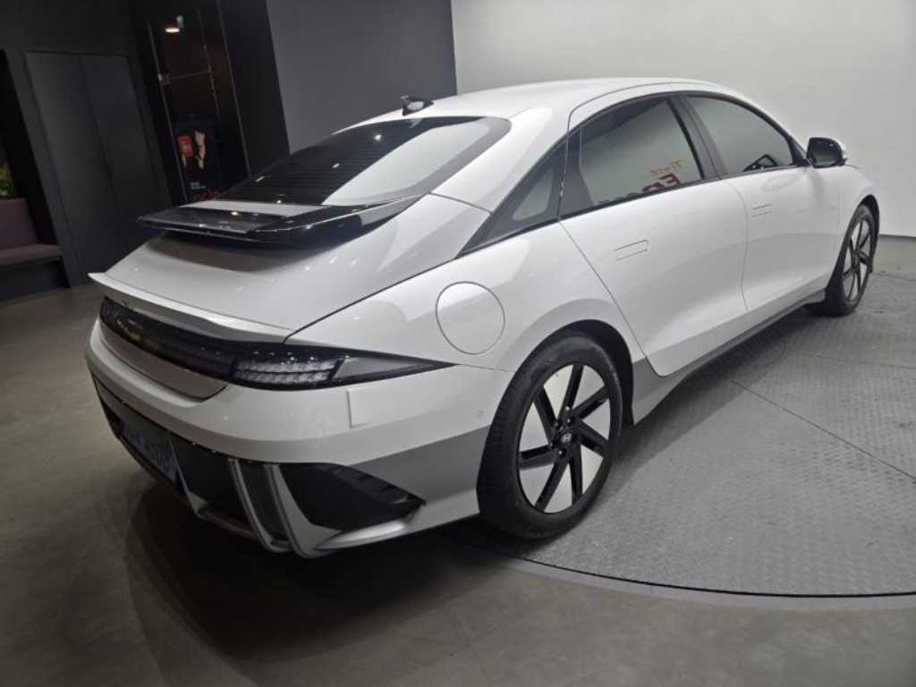 HYUNDAI Ioniq 6 - Vista 5
