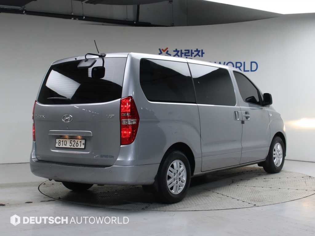 HYUNDAI Starex - Vista 2