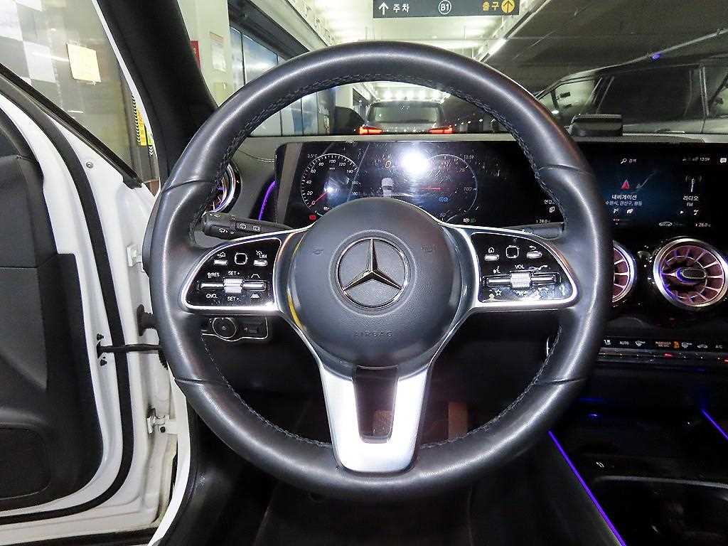 Mercedes Benz EQB - Vista 8