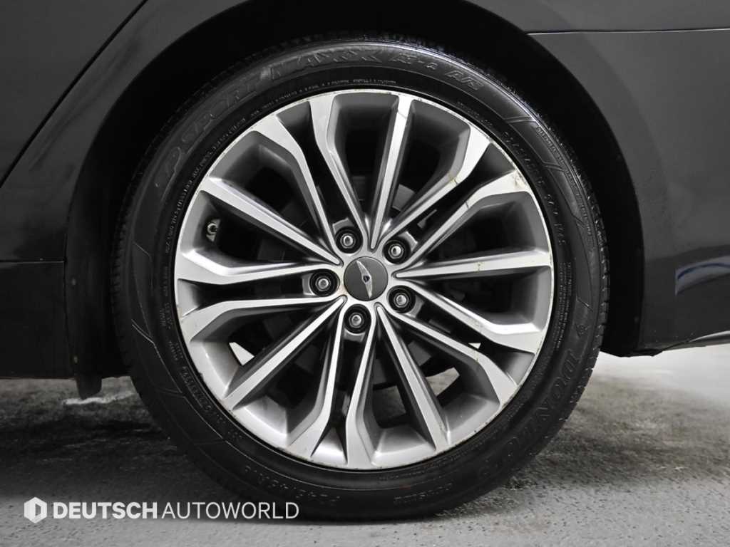 HYUNDAI Genesis - Vista 5