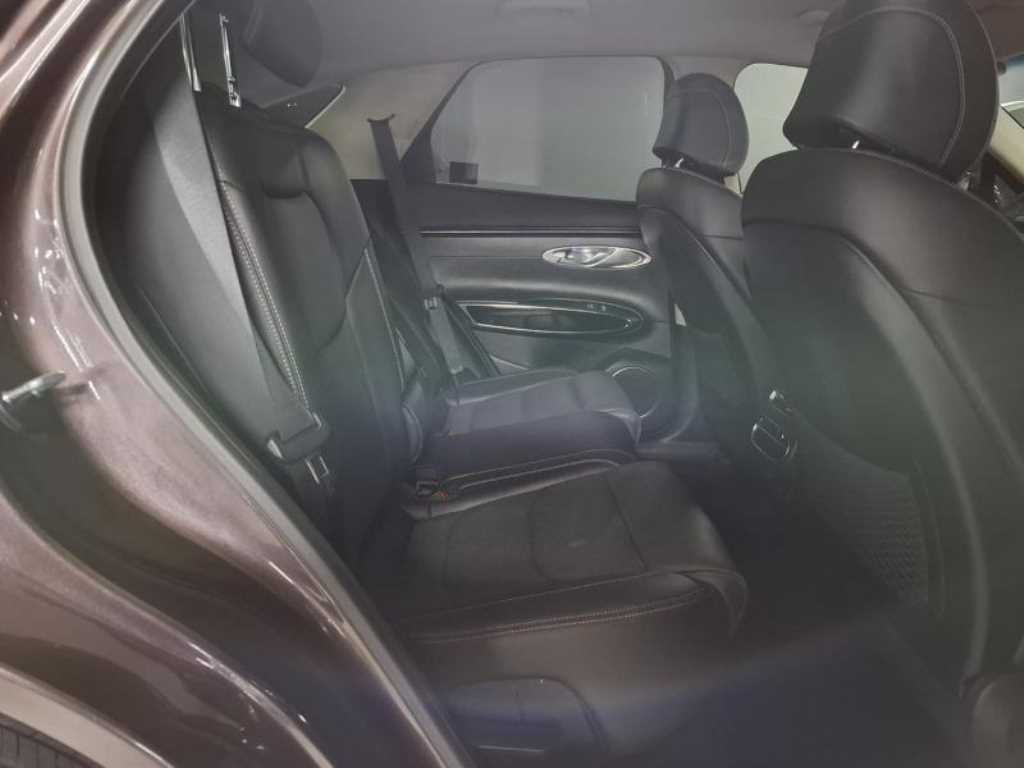 Genesis GV70 - Vista 6