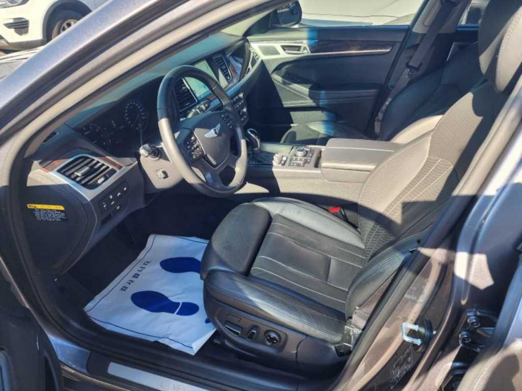 HYUNDAI Genesis - Vista 8