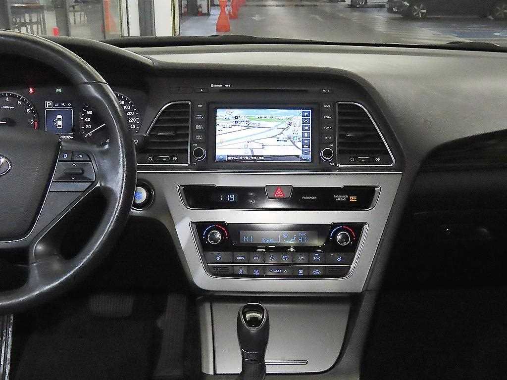 HYUNDAI Sonata - Vista 11