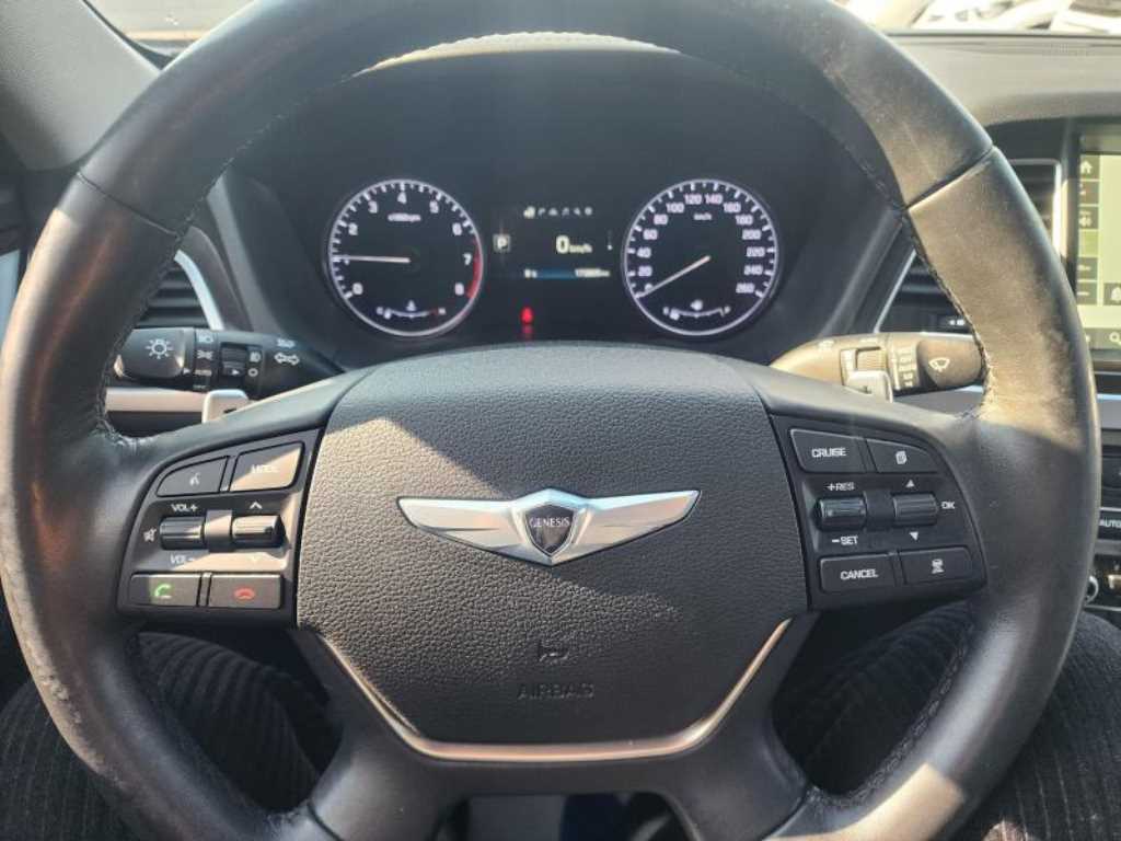 HYUNDAI Genesis - Vista 11