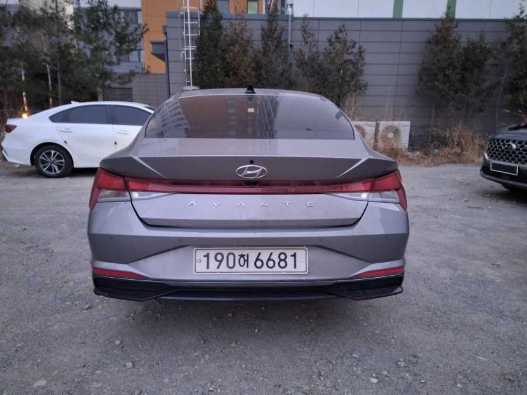 HYUNDAI Avante - Vista 3