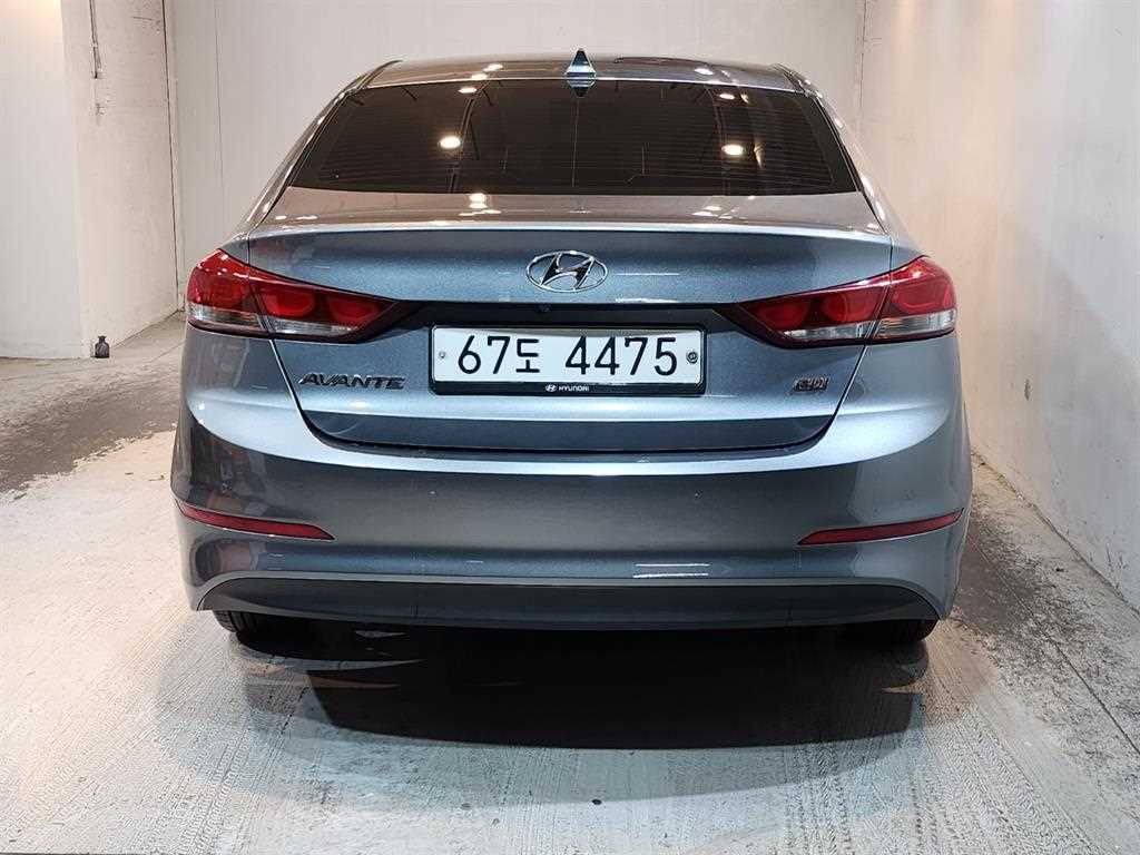 HYUNDAI Avante - Vista 3