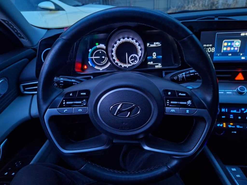 HYUNDAI Avante - Vista 8