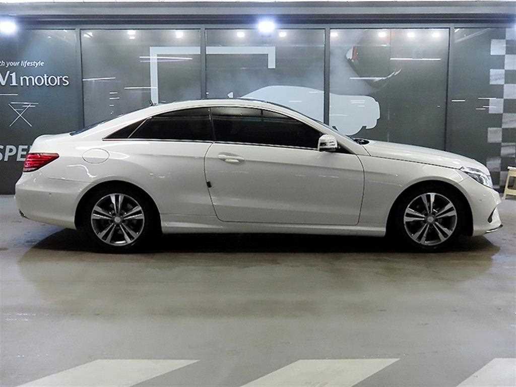 Mercedes Benz E class - Vista 3