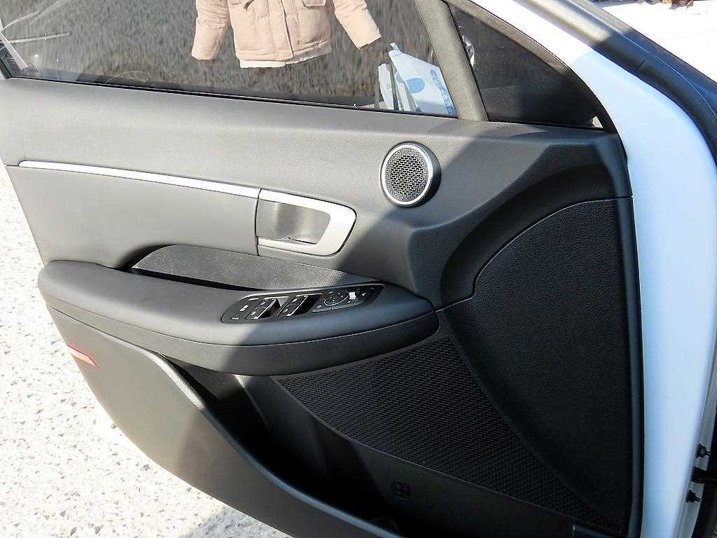 HYUNDAI Sonata - Vista 11