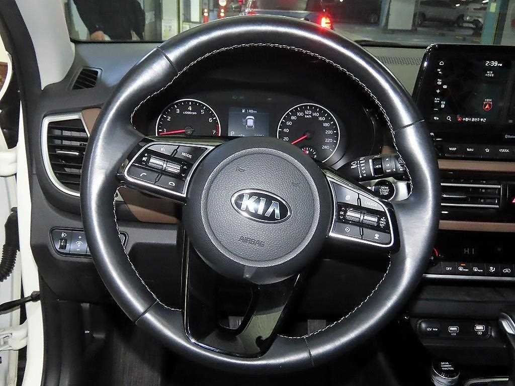 KIA Seltos - Vista 8