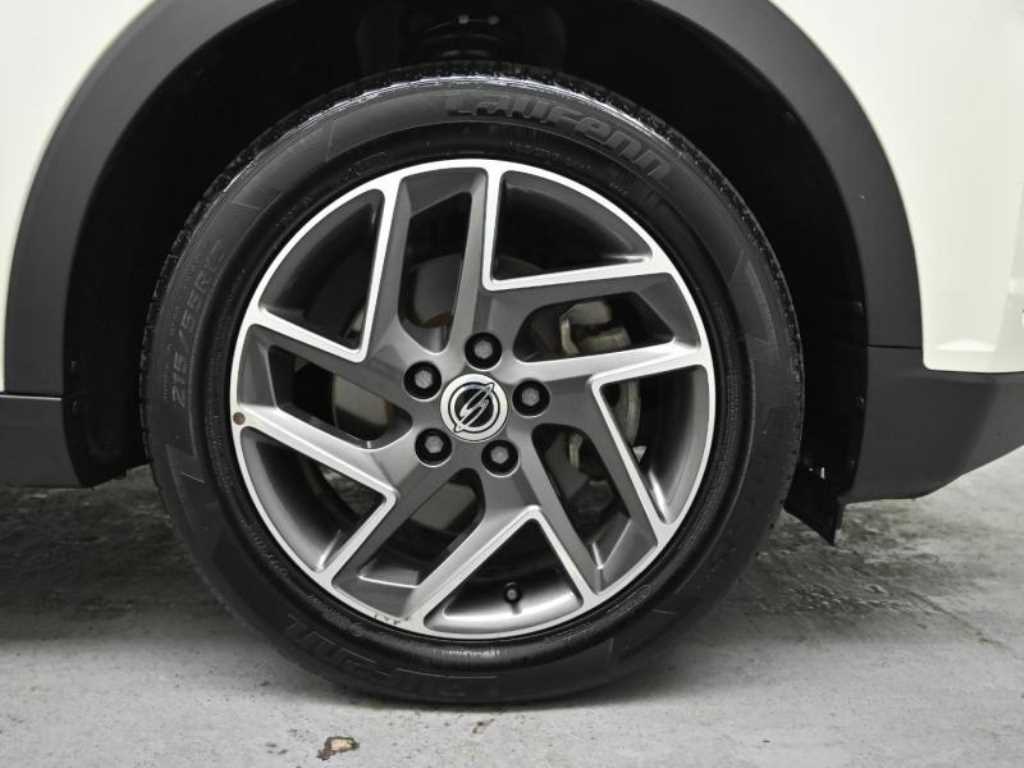 Ssangyong Tivoli - Vista 5