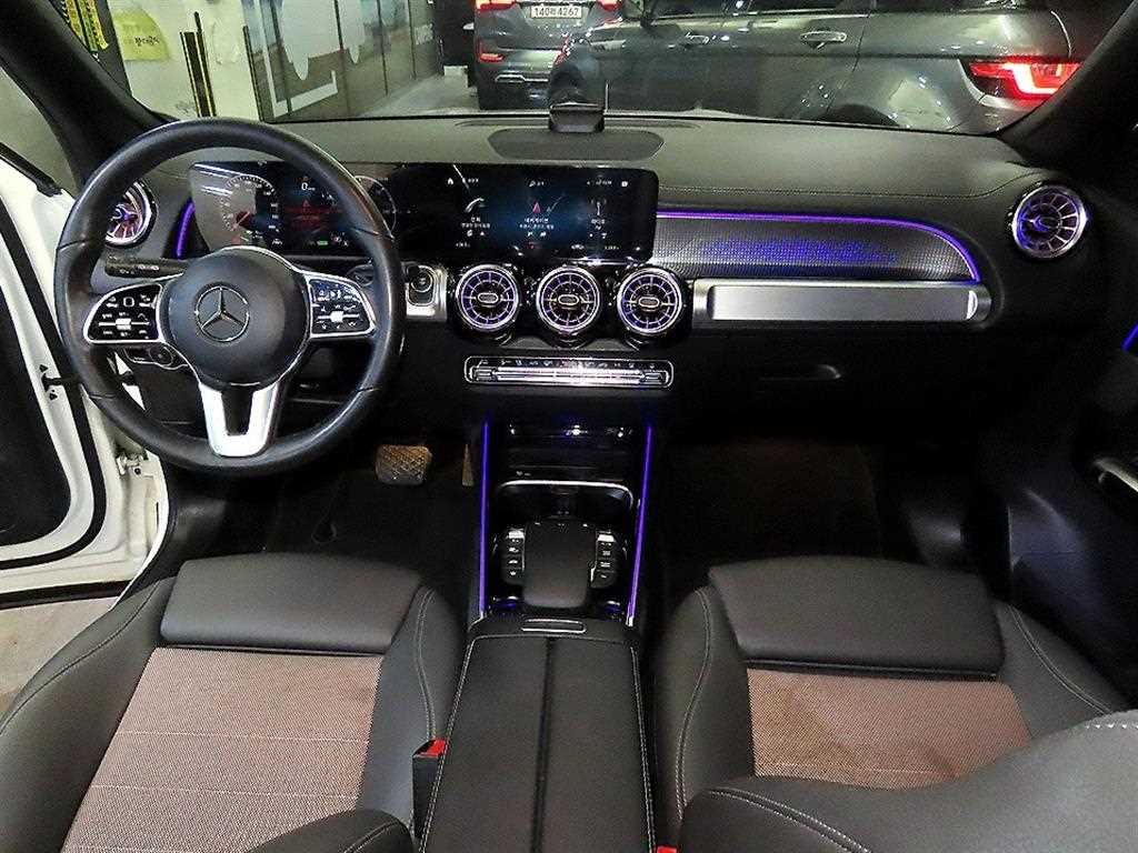 Mercedes Benz EQB - Vista 10