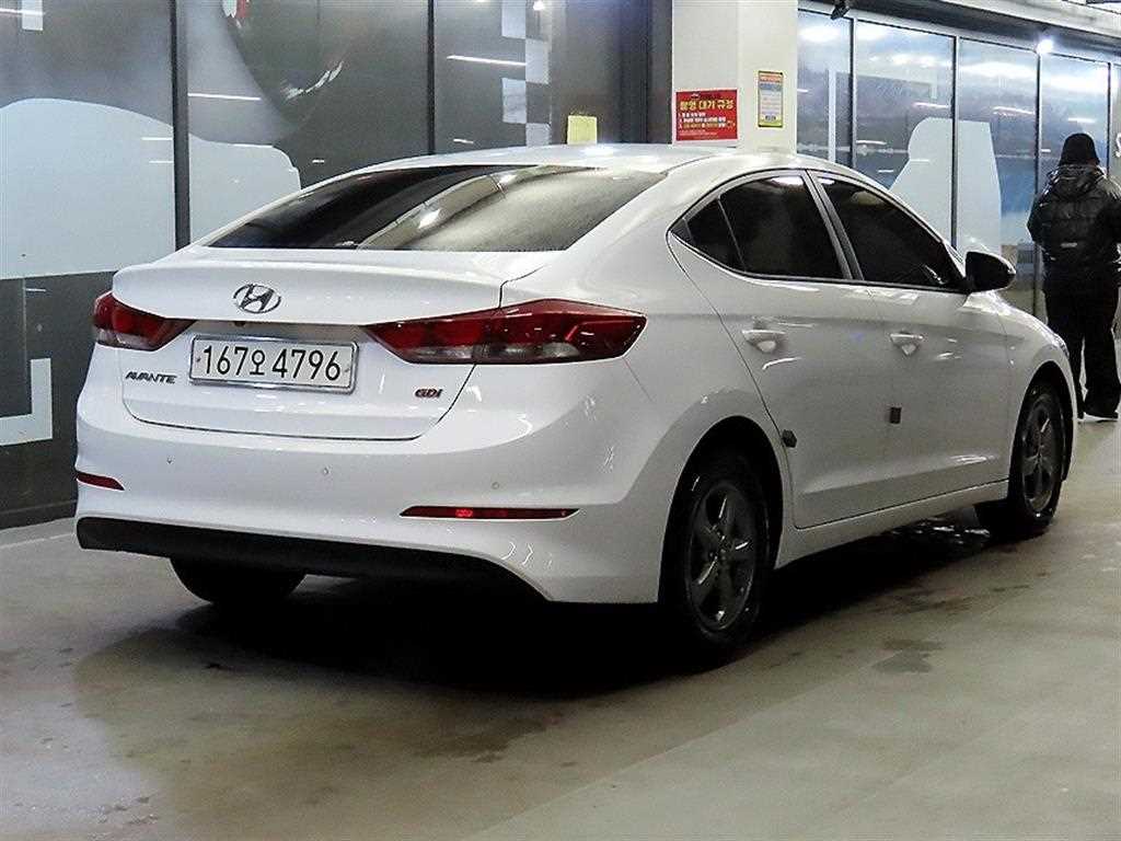 HYUNDAI Avante - Vista 4
