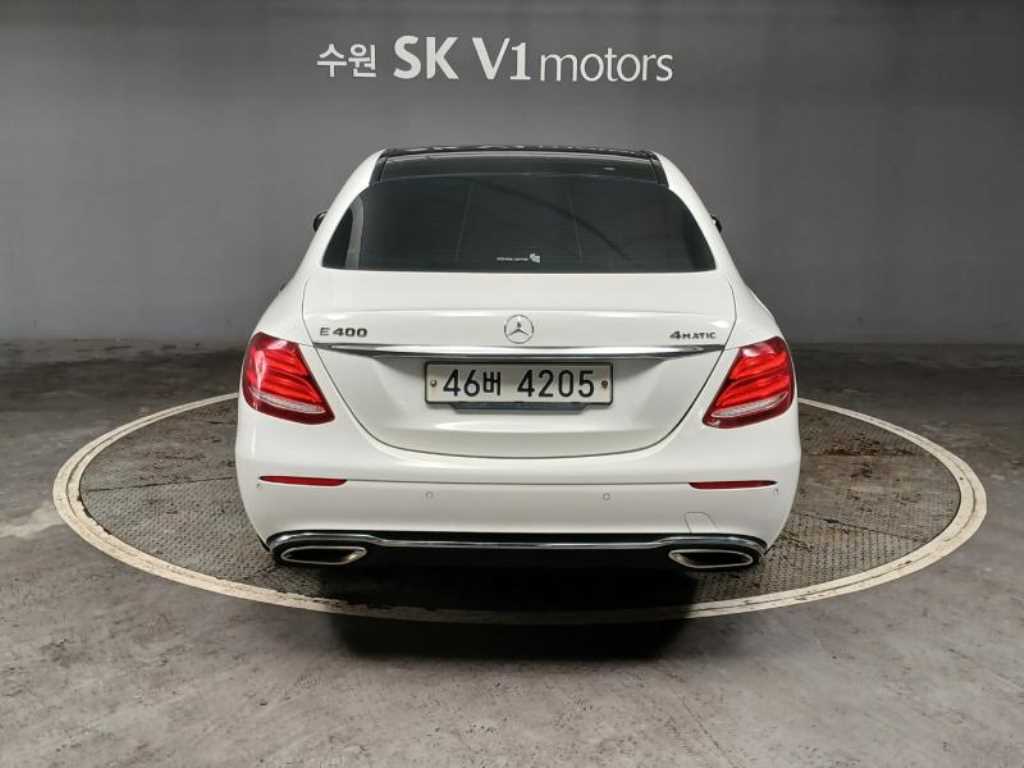 Mercedes Benz E class - Vista 5