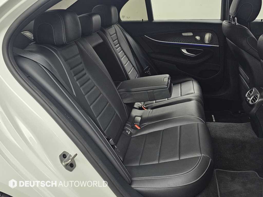 Mercedes Benz E class - Vista 12