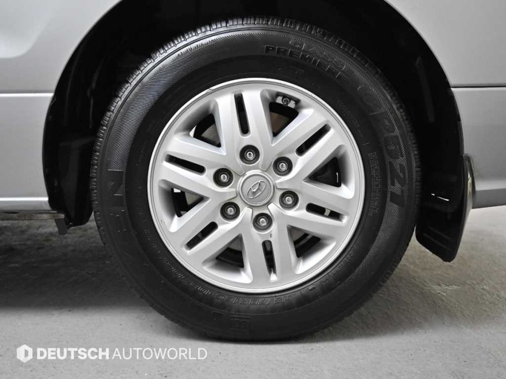 HYUNDAI Starex - Vista 5