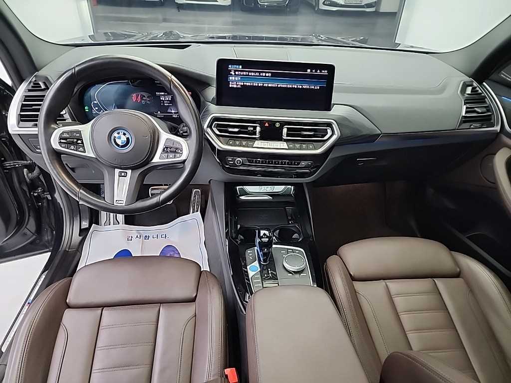 BMW iX3 - Vista 8