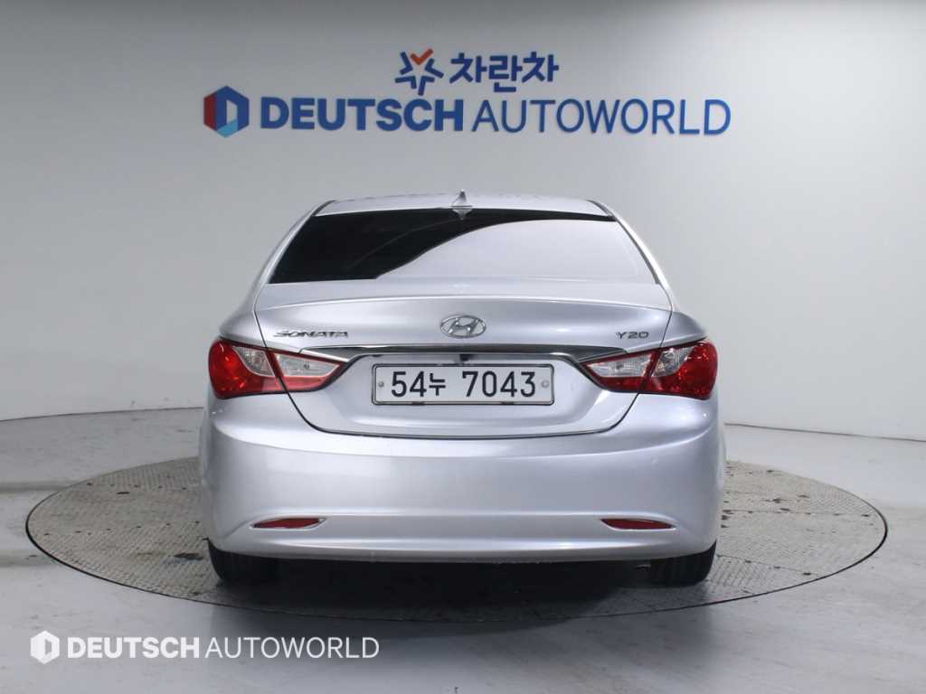 HYUNDAI Sonata - Vista 4